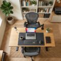 Velorganiseret hjemmekontor med optimalt møbelarrangement, naturligt dagslys og produktiv arbejdszone
